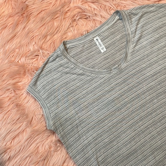 Athleta Stratus Breezy striped Tee Size Small - Picture 2 of 6